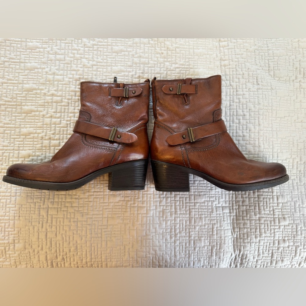 Clark’s Women’s Cognac/Brown Leather Ankle Boots - Picture 2 of 6